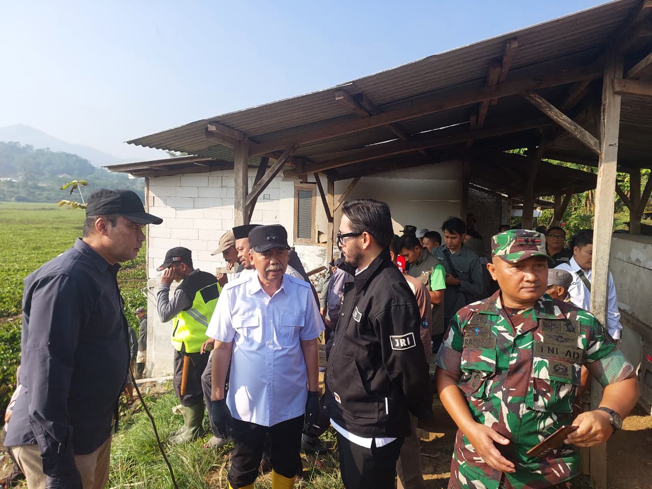 Gerakan Pembersihan eceng Gondok Jembatan Ciminyak